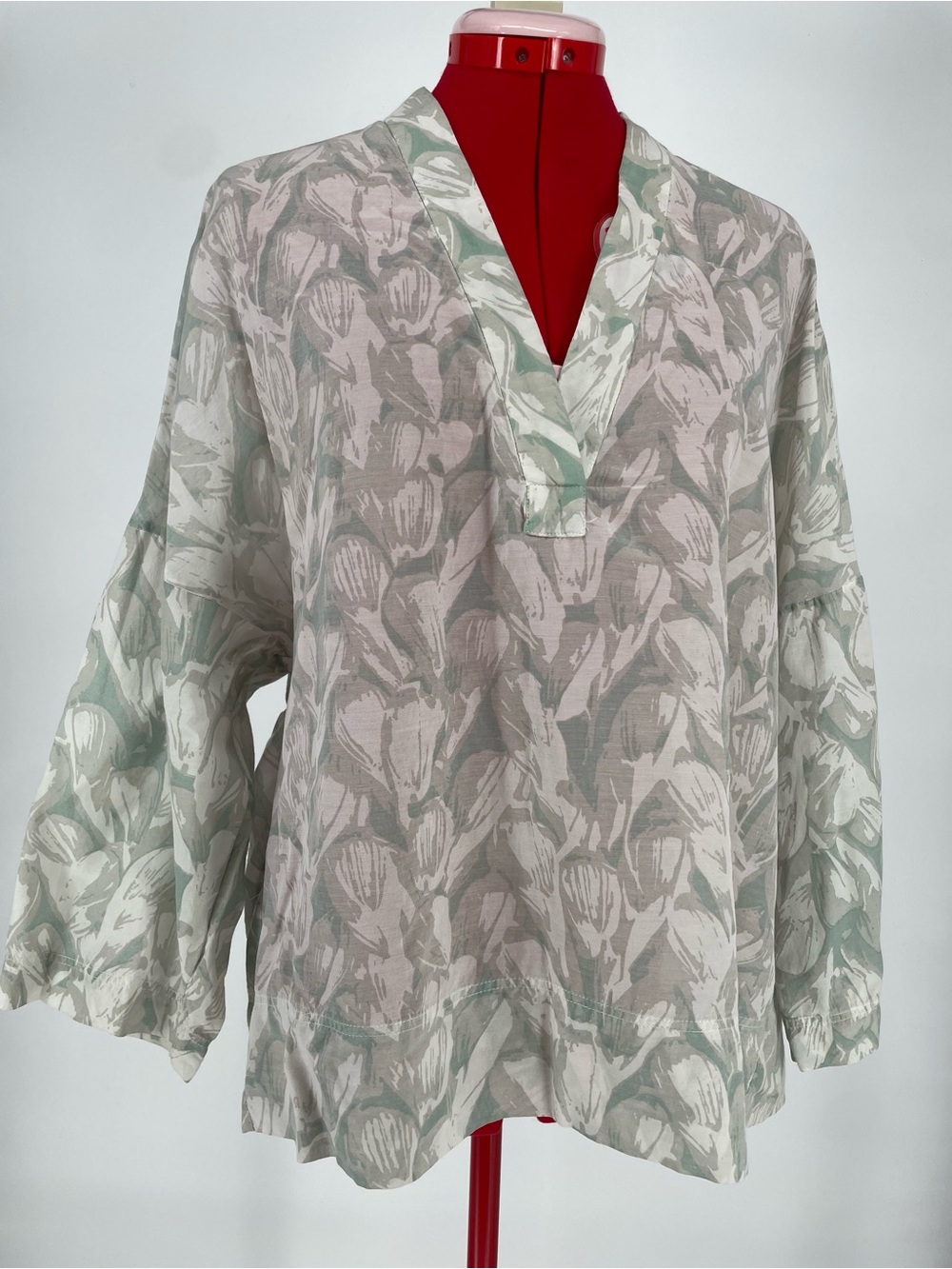 Gap Lightweight Cotton Blend White & Sage Green Coastal Tunic Top V-neck Blouse